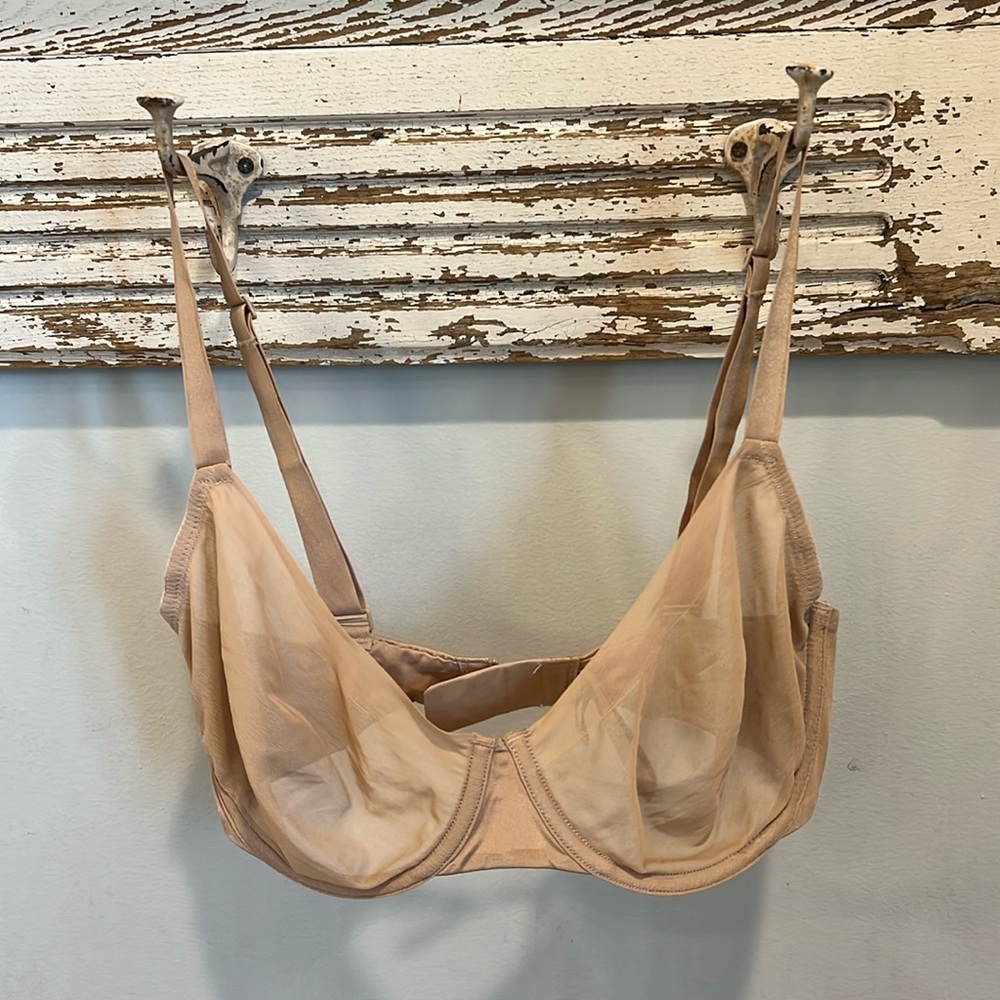 SKIMS No Show Molded Unlined Demi Bra 32DD